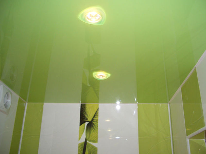 Светильники в ванную комнату на стену