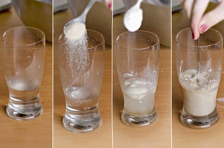 Налить в стакан половину воды. Стакан воды с солью. Соленая вода в стакане. Соль в стакане. Опыт со стаканом и дрожжами.