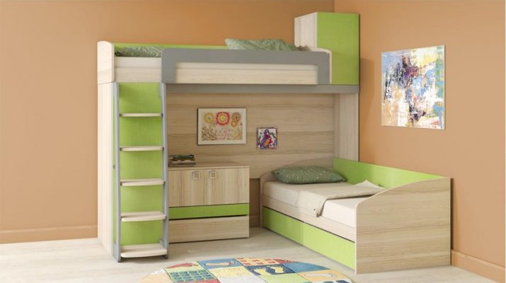 Двухъярусная кровать – спасение для небольшой детской спальни